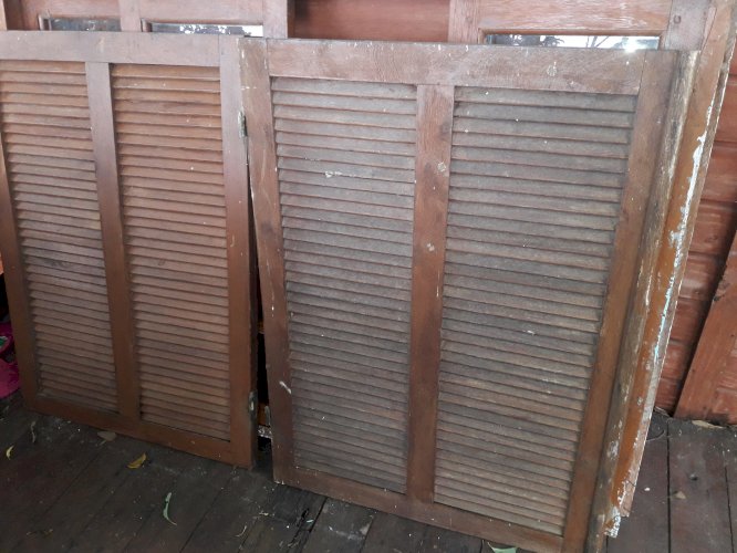 Janela Veneziana com vidros